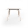 Table Faz Wood plateau HPL blanc et bord noir, pieds chêne blanchis, Vondom, 90x90xH74 cm