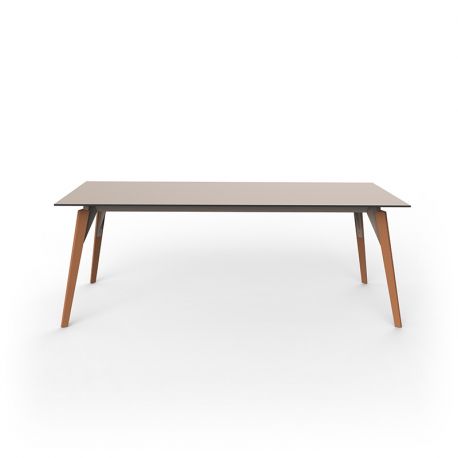 Table Faz Wood plateau HPL blanc et bord noir, pieds chêne naturel, Vondom, 200x90xH74 cm