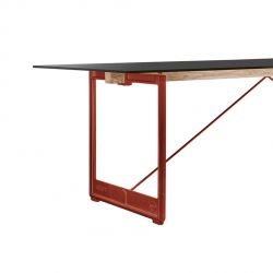 Brut, grande table à manger design, Magis pieds rouges, plateau en tôle d'acier noir 260x85 cm