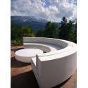 Ensemble Canapé Demi-cercle Vela, Vondom blanc, tissu Silvertex blanc et table basse diamètre 120 cm